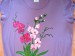 Fialove tricko s kratkym rukavom dve orchidee
